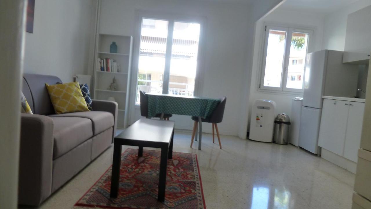 Antibes centre studio 27 M2 rénové Esterno foto
